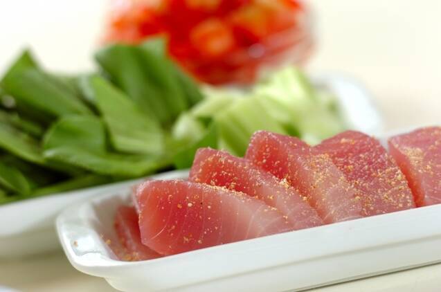 ビンチョウマグロのチリソースからめの作り方の手順1