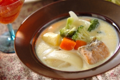 鮭とブロッコリーのクリームシチュー レシピ 作り方 E レシピ 料理のプロが作る簡単レシピ