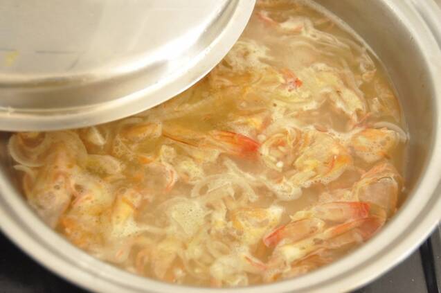 エビの殻を使って本格濃厚スープ「エビのビスク風」の作り方の手順6
