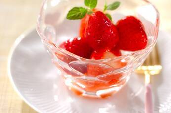 イチゴのバニラ・マリネ