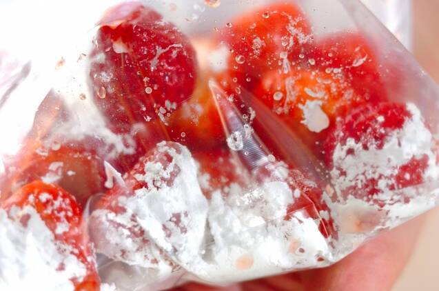 イチゴのバニラ・マリネの作り方の手順2