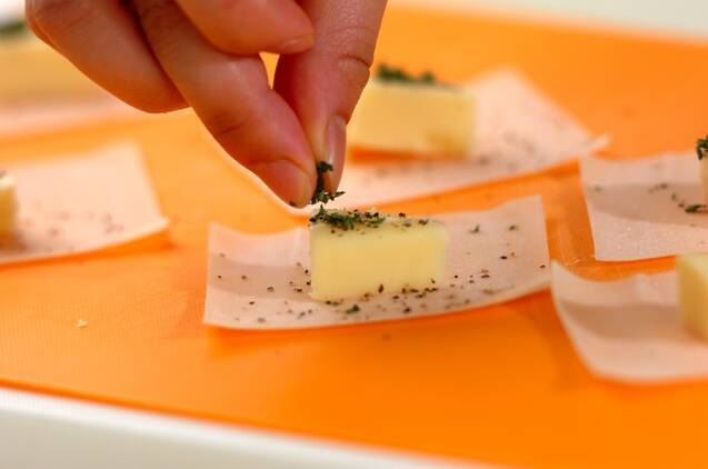 ペッパーチーズのカリカリ揚げの作り方の手順2