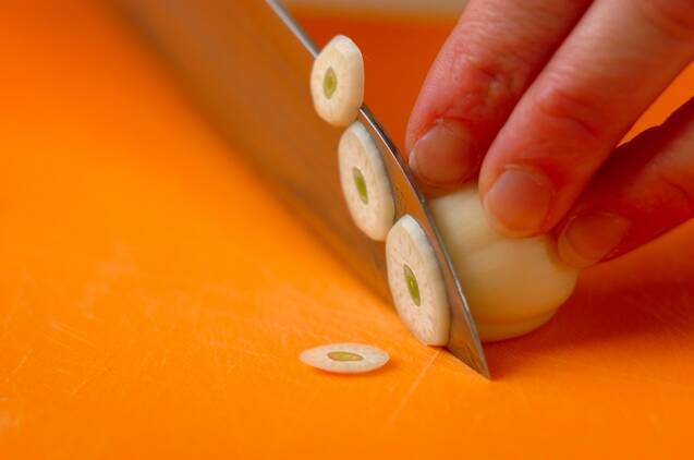 シラスのアヒージョの作り方の手順1