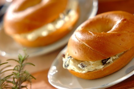 ラムレーズンとクリームチーズのベーグル