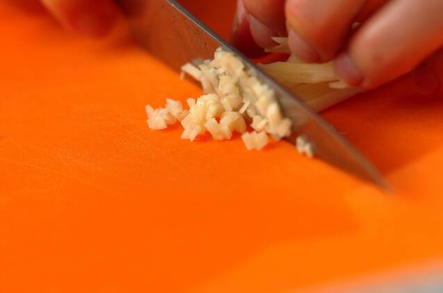 シイタケのペペロンチーノの作り方の手順1