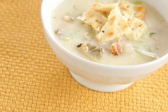 具だくさんで大満足！濃厚クラムチャウダー