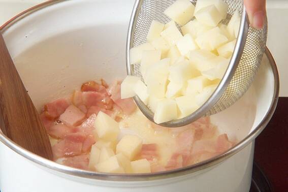 具だくさんで大満足！濃厚クラムチャウダーの作り方の手順6