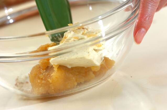 栗きんとんと黒豆のチーズスティックの作り方の手順1