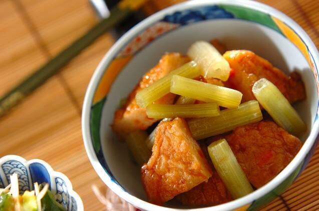 フキと練り物の煮物