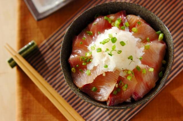 お家で作る簡単な漬け丼レシピ15選！マグロから海鮮漬け丼までの画像