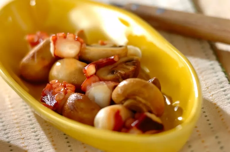 タコとマッシュルームのバターしょうゆ焼き 副菜 レシピ 作り方 E レシピ 料理のプロが作る簡単レシピ