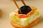 ハロウィンスパイダーカナッペの作り方6