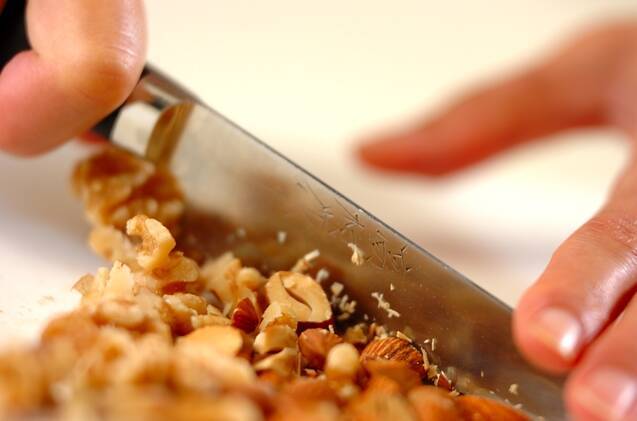 シードとナッツのロッシェの作り方の手順1