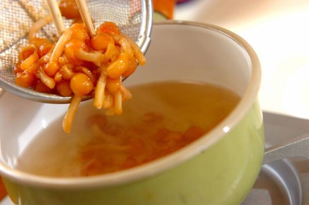 ナメコと豆腐のみそ汁の作り方の手順3