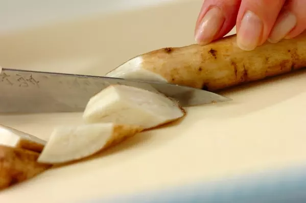 牛肉と根菜の煮物の下準備1