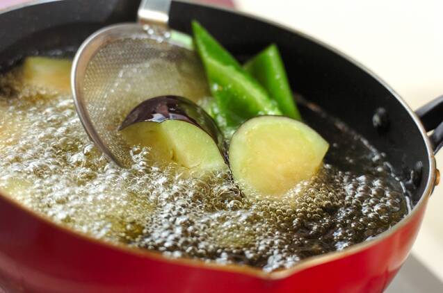 基本！茄子の揚げ浸し ピーマンも添えての作り方の手順2