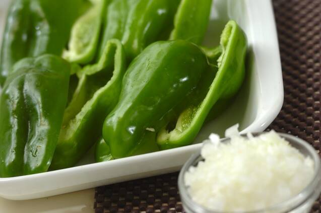 外れなし！定番のピーマンの肉詰めの作り方の手順1