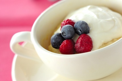 水切りヨーグルトとフルーツの蒸しケーキ