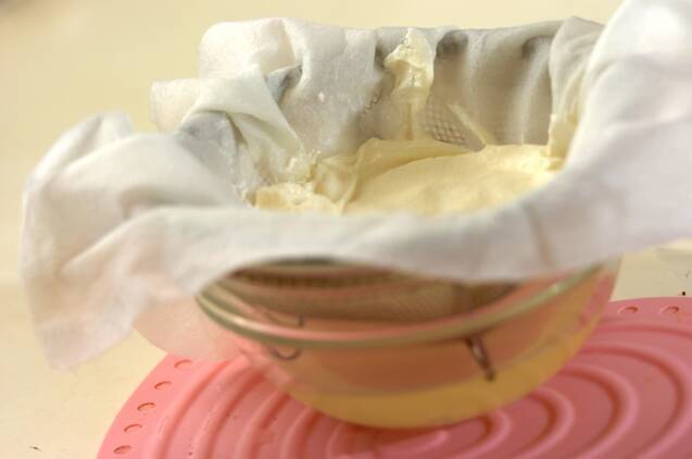 水切りヨーグルトとフルーツの蒸しケーキの作り方の手順1