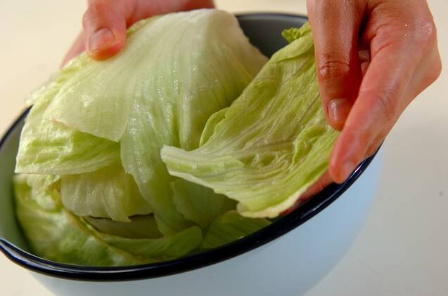 サッとゆでレタスの作り方の手順1