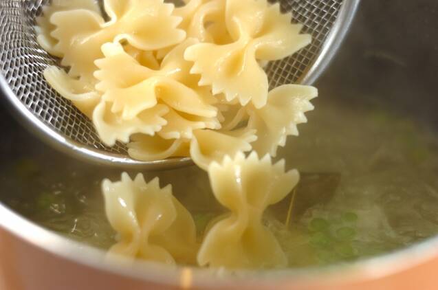 グリンピースのスープ・マカロニの作り方の手順4