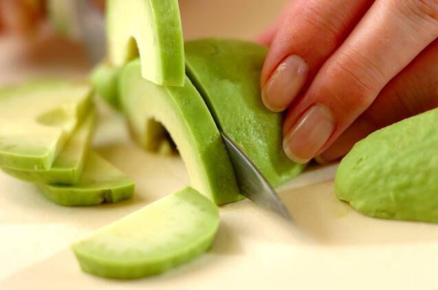 アボカドチャンプルーの作り方の手順1