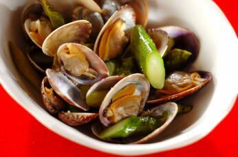 アサリとアスパラのワイン蒸し