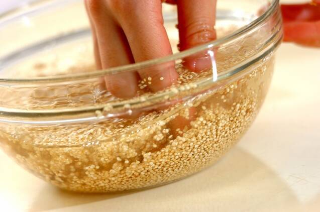 キヌアとベーコンのサラダの献立の作り方の手順1