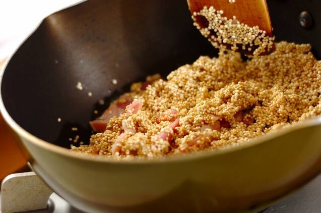 キヌアとベーコンのサラダの献立の作り方の手順5