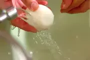 塩麹漬けゆで卵の作り方1