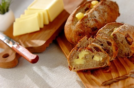 イチジクとチーズのライ麦パン