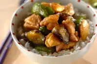 鶏とナスのコク旨みそ丼