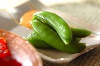 スナップエンドウのチリマヨ添え