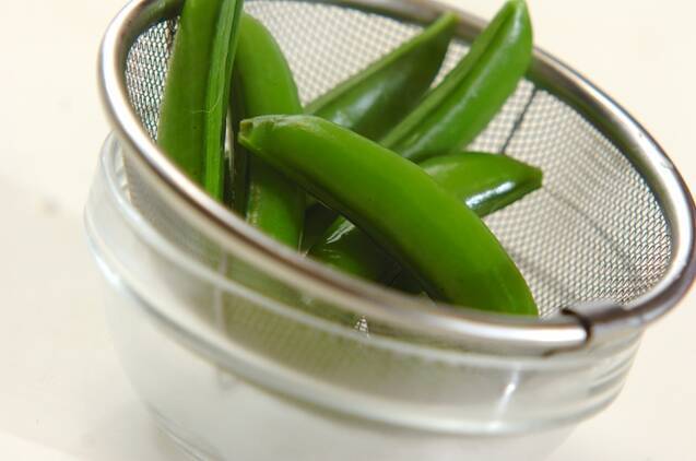 スナップエンドウのチリマヨ添えの作り方の手順3