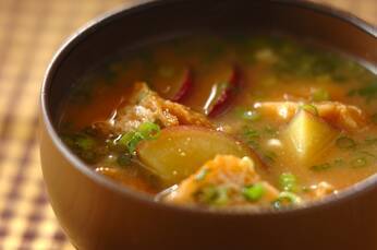 サツマイモと油揚げのみそ汁