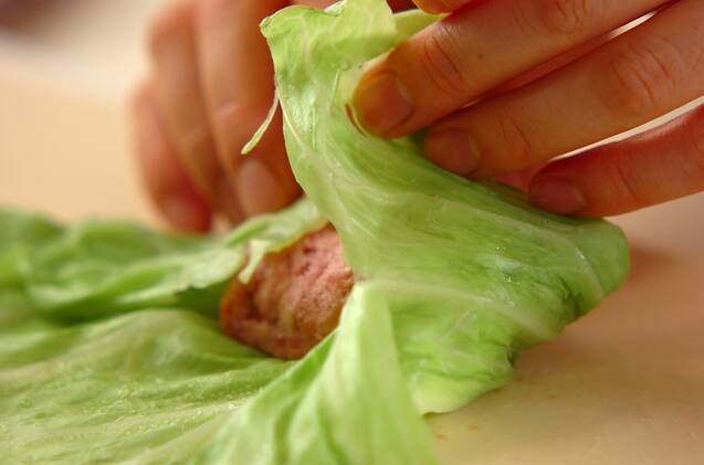 チーズ入りロールキャベツの作り方の手順2