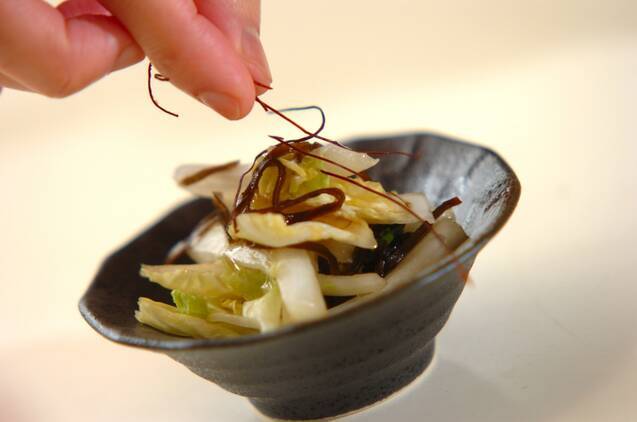 白菜の塩昆布和えの作り方の手順2