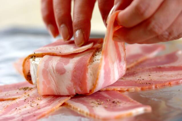 カマンベールの丸ごとベーコン包みの作り方の手順1