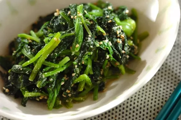 ごま油香る！無限に食べられる ほうれん草のナムル