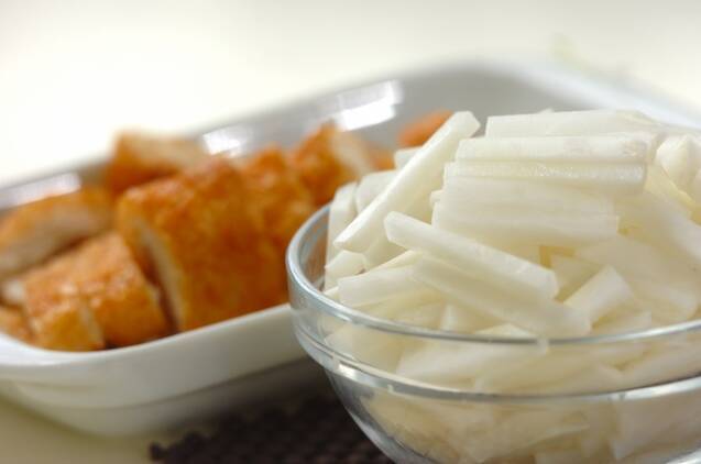 大根と油揚げのみそ汁の作り方の手順1