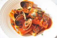 モッチリ食感のパッケリと濃厚ソースのボンゴレロッソ