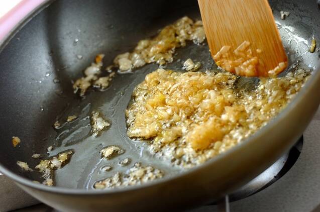 蒸しキャベツの焦がしネギソースの作り方の手順3