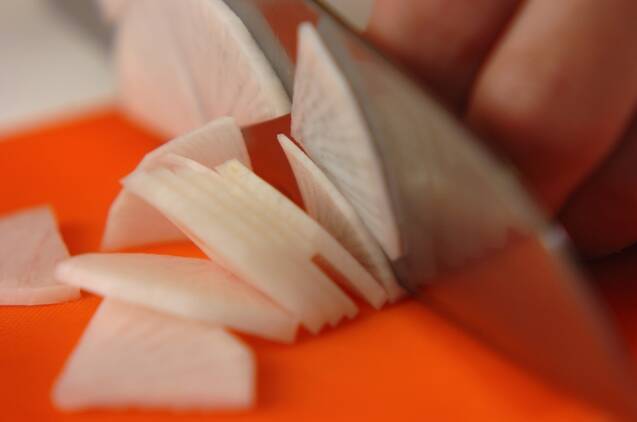 小松菜と大根のみそ汁の作り方の手順1