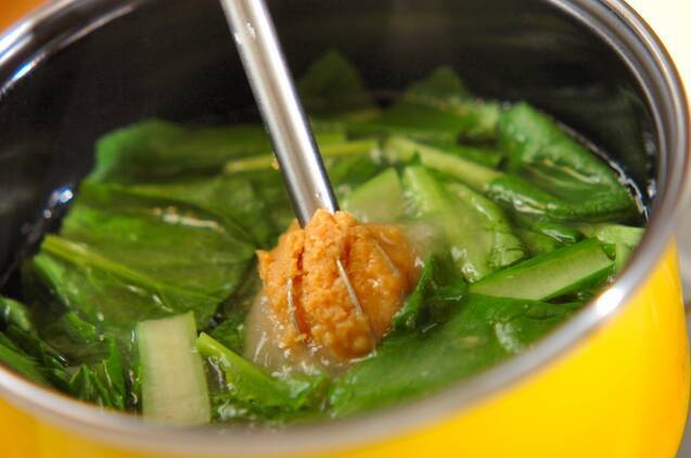 小松菜と大根のみそ汁の作り方の手順3