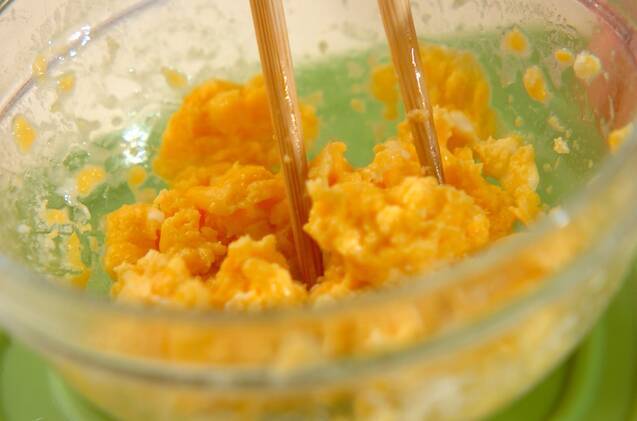 三色そぼろ丼の作り方の手順2