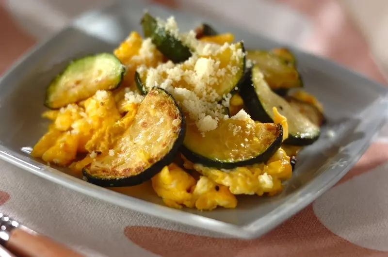 手が止まらない ズッキーニと卵のソテー By金丸 利恵さん 副菜 レシピ 作り方 E レシピ 料理のプロが作る簡単レシピ
