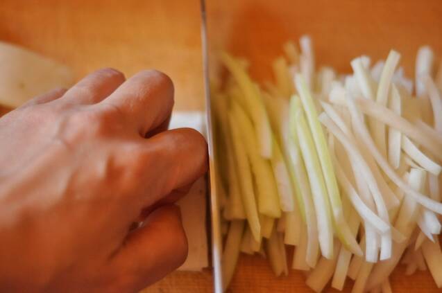 大根の皮のきんぴらの作り方の手順1