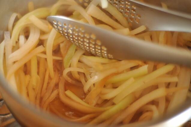 大根の皮のきんぴらの作り方の手順3
