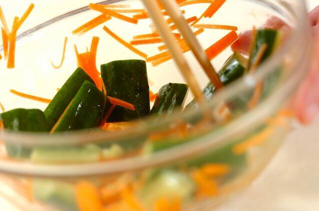 キュウリとニンジンのピリ辛和えの作り方の手順5