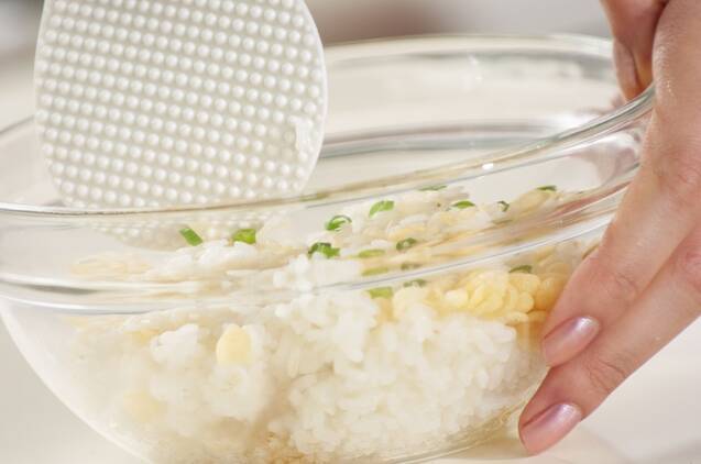 華やか2色おにぎりの作り方の手順3